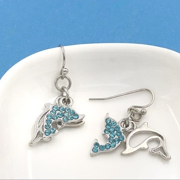 🌼 Blue Dolphin Rhinestone Silver Dangle Earrings - Picture 1 of 2